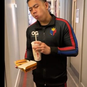 Nathaniel Bustamante Instagram - Type sh* 😂👌🏽🍔 

@ogfightwear 

#viral #saltpapi #foryou #foryoupage #food #foodie #foodies #foodstagram #foodblogger #foodporn #foodlover #foryou #foryoupage #trending