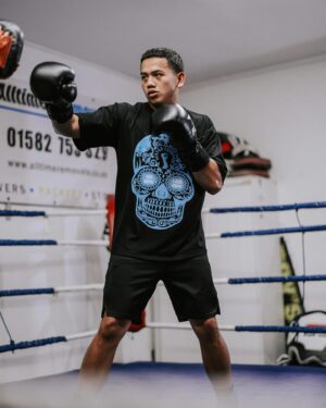 Nathaniel Bustamante Instagram - 11.05.2024 TICKETS ON SALE NOW!! LINK IN BIO 😤⚔️🛡️

Artwork by @_noorshams_ 

@misfitsboxing @daznboxing @mf_daznxseries

🎥: @fahimcaptures @aneeqhussain 

#featured #explore #viral #misfitsboxing #instagramreels #tiktokuk #boxinglife #misfitsboxing #daznboxing #streetboxing #boxingfight #boxingtraining #misfitsboxing #saltpapi
