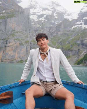 Nathas Tunjaroen Instagram - Rowing for the first time 🤫🛶🏔️