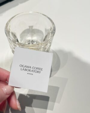 Natsuki Harada Instagram - @ogawacoffee_laboratory 
麻布台ヒルズのレセプションへ☕️

コーヒーの香りに包まれて。

美味しいコーヒーって贅沢で幸福♡
私はこの7.8年どんどん　どんどん　コーヒーが好きになっていて　ラテも好きだったけれど　最近はもっぱら　ブラック派。

お家でゆっくりコーヒータイムを楽しみたいものです。
