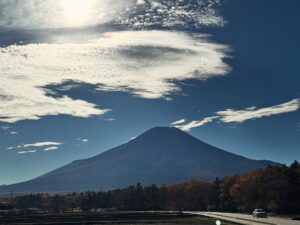 Natsuki Harada Instagram - 自然に癒されています🍁🗻

まだまだ富士山が黒い🗻

御殿場　時之栖のイルミネーションは子供の頃も見たけれど　いまもやっぱり綺麗✨✨✨✨✨✨✨