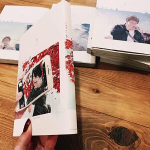 Natsuki Kizu Instagram - 掛け替えカバーのサンプルいただきました！
一枚ずつ紙が違って折り返し部分に紙の名前が書いてある装丁厨殺しぶり…🔪💓
そのうち他のグッズと併せて通販が始まると思います！