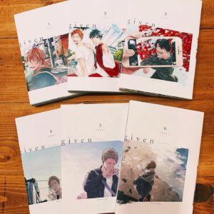 Natsuki Kizu Instagram - 掛け替えカバーのサンプルいただきました！
一枚ずつ紙が違って折り返し部分に紙の名前が書いてある装丁厨殺しぶり…🔪💓
そのうち他のグッズと併せて通販が始まると思います！