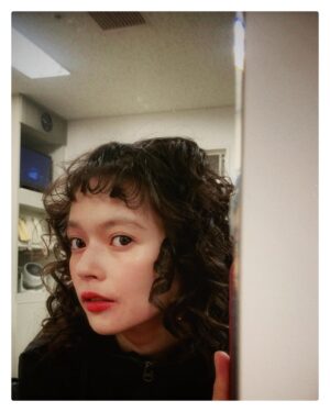 Natsuko Instagram - .
食べる元気がない時
夜な夜な餃子を包んで
できた頃には
腹がぺこぺこになっている

しっかり食べて
頭はくるくるにして
間も無く本番、頑張ります

13日からデカローグ、新国立劇場です🥟