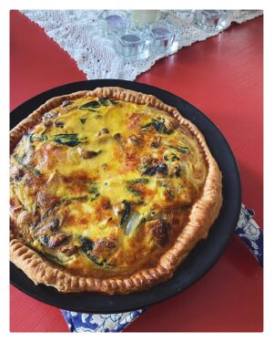 Natsuko Instagram - .
稽古のオフ
美味しいキッシュが焼けた🌞

あったかいのか寒いのか
雨なのか風なのか難しいですね春
稽古もどんどん進んでいきますよ、春🌬️