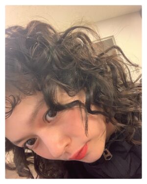 Natsuko Instagram - .
デカローグ千秋楽でした

生きていて正しかった瞬間なんて3秒もなかったかもしれない
1秒ごとに間違えていく人たちをただただ生きる
人間讃歌の中で、私はじっくりと癒されていきました
観てくださった方もそうであったら嬉しいしそうでなくても嬉しい
わからないものにこそ愛を

くるくる卒業🌀ありがとうございました！
デカローグはつづく