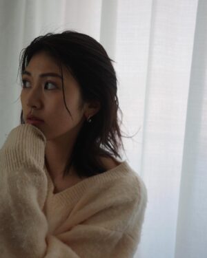 Natsumi Fujiwara Instagram - .
@ich_g26 のおかげで髪の毛すっきり◯
春が待ち遠しくて最近このニットばっか着てる🌸(単純)