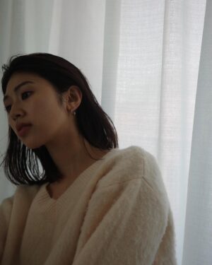Natsumi Fujiwara Instagram - .
@ich_g26 のおかげで髪の毛すっきり◯
春が待ち遠しくて最近このニットばっか着てる🌸(単純)
