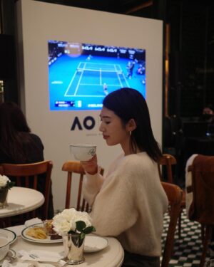 Natsumi Fujiwara Instagram - 表参道のラルフズコーヒーで開催された
ラルフローレン×全豪オープンのライブビューイングイベントに行かせて頂きました✨
.
@poloralphlauren は4年連続で全豪オープン開幕のオフィシャルアウトフィッターを務めているそうです🎾
スポーツ観戦はやっぱり楽しい！
今年は本格的にテニスを始めようと思います🔥
.
#PR
#PoloRalphLauren
#PoloRLStyle
#RLTennis
#AO2024