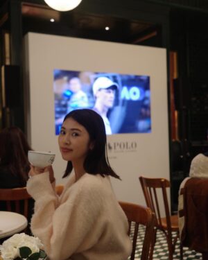 Natsumi Fujiwara Instagram - 表参道のラルフズコーヒーで開催された
ラルフローレン×全豪オープンのライブビューイングイベントに行かせて頂きました✨
.
@poloralphlauren は4年連続で全豪オープン開幕のオフィシャルアウトフィッターを務めているそうです🎾
スポーツ観戦はやっぱり楽しい！
今年は本格的にテニスを始めようと思います🔥
.
#PR
#PoloRalphLauren
#PoloRLStyle
#RLTennis
#AO2024