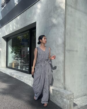 Natsumi Fujiwara Instagram - @bibiy_official 🖤🤍
.
私にしては珍しくギンガムチェック🏁
今年もきっと暑いだろうし、
サラッと着れて涼しい服はかなり重宝しそうな予感🌞
.
キャンプ🏕️とかに着たい。キャンプ行きたいな〜😄
#bibiy_official #Mサイズ