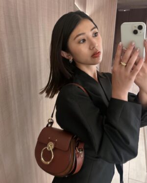 Natsumi Fujiwara Instagram - 髪がいい感じに伸びてきた🖤