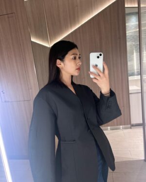 Natsumi Fujiwara Instagram - 髪がいい感じに伸びてきた🖤