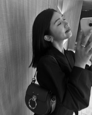 Natsumi Fujiwara Instagram - 髪がいい感じに伸びてきた🖤