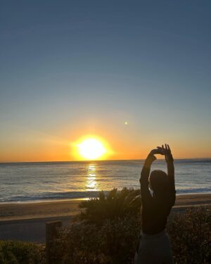 Natsumi Fujiwara Instagram - .
夕陽と朝日🌅♡
.
海辺で育ったわけでもないのに海の近くにいくと、
ホッと。安心する☺️
ふらっと本持って出かけたり、したいな今年は。
.
みなさんは 夕陽派？朝日派？
#こないだ議題になったわりとどーでもいい話 w