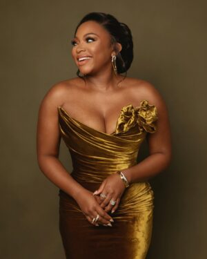 Naturi Naughton Instagram - #FinalSeason for Who???😜 #naacpimageawards #HostLife #GoldenGirl 
📸 @mr_dadams 
💄@camaraaunique
 💇🏾‍♀️ @sharifposton 
Styled by @iamharrisoncrite AsstStylist @thestylistguy 
💅 @storyofagirl_ 
👗 @marchesafashion alterations by @janiquareneebyjr 
💎 @alexisbittar Gold Ring: @w.salamoon 
👛 @gedebe 
#happystpatricksday 💛😉