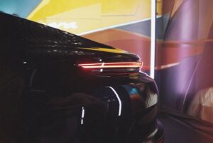 Naum Shopov Instagram - Слаб ми е ангела, когато получа обаждане от @porschebulgaria 🤷🏼‍♂️ добре, че е @teaminkova да ми пази страх 😅 поздрав с последната снимка 😬 #thisistheyear