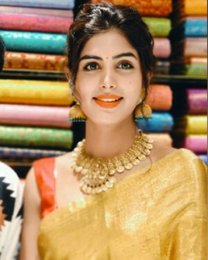 Navami Gayak Instagram - 🤍love 🤍
My favourite #jumkka #saree 

 👚 @himam_clothings 
#sareelove #sareelover #sareefashion #sareeindianamaste #navami #navamigayak #navamigayak #navamigayak❤️ #navamigaya #navamilook