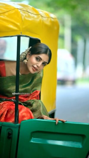 Navami Gayak Instagram - அய்யங்காரு வீட்டு அழகே.. 

Concept, Shot & Post Production @aghoshvyshnavam_avm shoot with gorgeous model and actress @navami_gayak and the elegance made by highly talented 
make up artist 💄 @shari_naressh_makeup 

#reelsinstagram #shootdiaries #sareeshoot #instapost #traditionalshoot