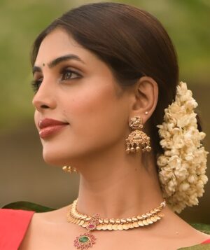 Navami Gayak Instagram - My🤍
💄 @shari_naressh_makeup 
📸 @aghoshvyshnavam_avm
💍  @cassa_signature
#navamigayak #navami #navami❤️ #navamigayak❤️