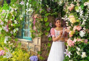Navami Gayak Instagram - 🤍

👗 @haan_tomfashionstylist 
📸  @sujeeshbose 
💄  @rameshkannanmakeupartist 
@maharajika_gold_and_diamonds 

#flowers #nature #loveflowers #instagram #instadaily