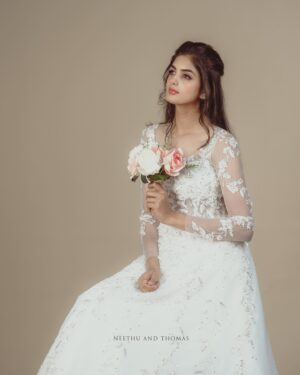 Navami Gayak Instagram - Bad days build better days🤍🤍Every situation in life is temporary. So, when life is good, make sure you enjoy and receive it fully. And when life is not so good, remember that it will not last forever and better days are on the way🤍🤍🤍🤍🤍⛷
 #gown #photooftheday #photography #photo #reelitfeelit❤️❤️ #feetmodels #modelshoot#happiness #day #end #trending #feelings #goodday 
 📸 @neethuandthomas 
👗 @zatindesigners
#navami #navamigayak #navamigayak❤️ #navamigaya