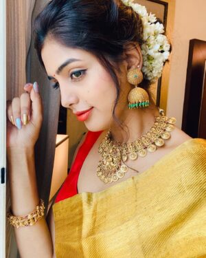 Navami Gayak Instagram - 🤍🤍 👚@himam_clothings #navami #navamigayak #saree #sareelove #fashionmodel #modeling #modelo