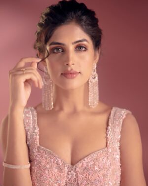 Navami Gayak Instagram - Makeup @shari_naressh_makeup 
📸 @aghoshvyshnavam_avm 

#makeup #makeuplook #makeupideas #model #modelshoot #kerala #life #happiness #photo #shootmode