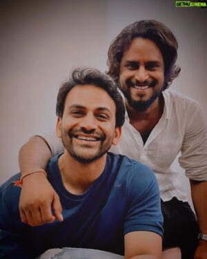 Naveen Shankar Instagram - ಸಿಹಿ ಹೃದಯಿ , ಶ್ರೀಮಂತ ರಾಸ್ಕಲ್ ಗೆಳೆಯನಿಗೆ ಹುಟ್ಟು ಹಬ್ಬದ ಶುಭಾಶಯಗಳು. 

ಸಹಸ್ರಾರು ಜನರ ಕನಸುಗಳಿಗೆ ಶಕ್ತಿ ತುಂಬಿದ ನಿನ್ನ ಮಾತು, ನಡೆ ಮತ್ತು ಸಿನಿ ಪಯಣ ಇನ್ನೂ ಅದ್ಭುತವಾಗಿ ಮುಂದುವರೆಯಲಿ 😘

@dhananjaya_ka 
#happybirthdaydaali