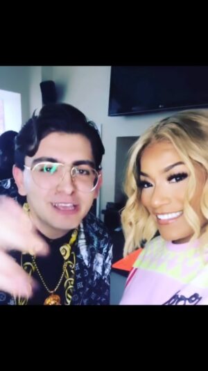 Navid Sole Instagram - Shout out to all the haters 😉 @stefflondon filtering and ignoring the negative comments is the best way to keep you going mentally 🧠 Look after your mental health 🙏 Love you all #mentalhealth #uk #stefflondon #health #sassypharmacist #navidsole