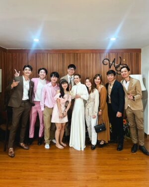 Nawasch Phupantachsee Instagram - จากที่แซวกันวันนั้นสู่วันนี้เวลามันผ่านไปเร็วมาก..

ยินดีกับทั้งเดียร์และกล้าด้วยนะ จากนี้ไปไม่ได้อยู่ตัวคนเดียวแล้ว จะมีอีกคนที่ต้องคอยดูแลซึ่งกันและกัน เติบโตไปด้วยกัน ก็ขอให้ทั้งคู่มีความสุขกับชีวิตคู่ มีความรักที่ดีและแข็งแรงขึ้นไปเรื่อยๆ
จับมือกันแน่นๆแบบนี้ตลอดไปเลยนะ🤍