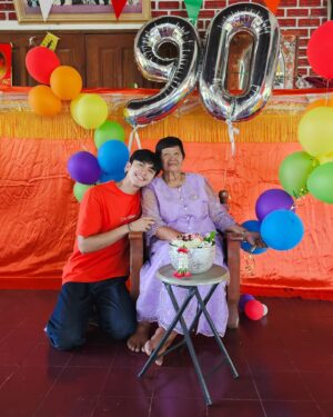 Nawasch Phupantachsee Instagram - Happy Birthday คุณยาย 9️⃣0️⃣th 🎂💜🩵💚💛🧡❤️
