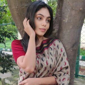 Nayana Sai Instagram - When unsure about what to wear, drape a saree❤️

#saree #sareelove #thunivu #sareedraping #sareelovers