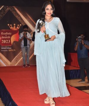 Nayana Sai Instagram - So glad and honoured to be receiving Fresh face of Chennai award by @pakwanchennai special thanks to @vinuhasan sir for always being so supportive and encouraging me to be the best version of myself .
Wearing- @label_afeera 
Jewellery- @eriabymahaveer 
Makeup and hair - @makeover_by_ayisha 

#pakwanchennai #freshfaceofchennai