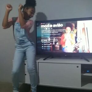 Nayobe Nzainab Instagram - MODO AVIÃO já está disponível na @netflix e EU TÔ COMO?

Me beliscaaaaaaa hahahahaha 😍📺 Bora assistir?
.
.
.
.
.
.
.
.
.
.
.
.
.
.
.
.
.
.
.
.
#me #nayobe #feliz #longametragem #netflix #netflixbrasil #sóvem #julia #filme #audiovisual #larissamanoela #modoavião #atrizmirim #netflixoriginal #filmesnetflix #netflixmovies #happy #love #luz #câmera #diversão #obrigadaDeus