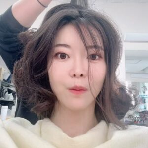 Nayu Matsubara Instagram - お仕事ヘアメイク^ ^
冬は私に向いてないらしい☃️❄️
完全に冬眠してます
前世はヒグマかも知れません🐻
仕事で行く海外か、打ち合わせや看護師のお仕事がなければずっと自宅でチルチル可能

仕事の時にしか外に出ないため、
なかなか写真を取らないのです
みんなとまだ繋がっていたいよ(o^^o)
だから昔の写真いっぱいあげるのでも許してくれるかな？

ちなみに昨日はICLという視力矯正👀の手術をしました
めっちゃ怖かったです
8年ほど眼科の手術にも立ち会っているので
なんとなく今何やっているか分かってしまって恐怖倍増。
結構いたいんだね、、👀

患者さんの気持ちが更に分かりました
そして入室まで5時間も待たされた。
どんだけやん笑笑ww
予定手術なのに、、
しかも手術台の上で更に首そらしたまま、40分待つという🕐笑

だけど目がすごく見えるようになってます✨
早く治ると良いなー👓

#laterpost #dramashooting #ドラマ撮影　#ヘアメイク　#女優のお仕事　#女優　#松原奈佑　#nayumatsubara #目の手術　#手術室看護師