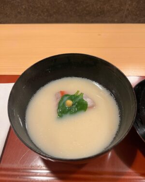 Nayu Matsubara Instagram - お正月🎍祝いに
京都の花見小路でご飯🌸
うさぎさんの器可愛かった(^^)

私もぼちぼち仕事始めしてます^ ^
でももうすこしお正月気分で、のんびり過ごすつもりです〜

今年もまた新しいことに挑戦しようと思ってます🌅🎍✨
自分がどの方向で頑張れば良いのかなと
迷う気持ちにもなっていたけど
"やりたいことみんなやれば良いじゃん"
と言われて
そうかもな、と…

まぁおかげで、時々
やる事が多くてどうしたらいいのかみたいな気持ちになるけども

やりたい事に全力でしてみて、
職業"わたし"みたいになれれば良いな、と^ ^思ってます

今年も宜しくお願いします🤲
もうしばらくお正月🎍写真につきあってね^ ^

#新年明けましておめでとう　#あけおめ　#祇園迦陵　#京都散歩