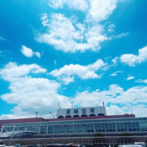 Nayu Matsubara Instagram - 人生初長崎〜⭐️
今日は長崎で雑誌の撮影

めちゃ暑い！
めちゃ空綺麗！

明日まで駆け抜けるょぉ

まだお知らせするね⭐️
今日はおやすみなさい😴

#人生初　#長崎　#撮影　#JAL #飛行機
#おやすみ投稿