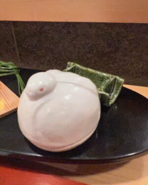 Nayu Matsubara Instagram - お正月🎍祝いに
京都の花見小路でご飯🌸
うさぎさんの器可愛かった(^^)

私もぼちぼち仕事始めしてます^ ^
でももうすこしお正月気分で、のんびり過ごすつもりです〜

今年もまた新しいことに挑戦しようと思ってます🌅🎍✨
自分がどの方向で頑張れば良いのかなと
迷う気持ちにもなっていたけど
"やりたいことみんなやれば良いじゃん"
と言われて
そうかもな、と…

まぁおかげで、時々
やる事が多くてどうしたらいいのかみたいな気持ちになるけども

やりたい事に全力でしてみて、
職業"わたし"みたいになれれば良いな、と^ ^思ってます

今年も宜しくお願いします🤲
もうしばらくお正月🎍写真につきあってね^ ^

#新年明けましておめでとう　#あけおめ　#祇園迦陵　#京都散歩