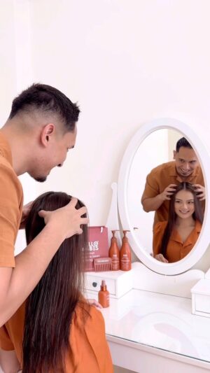 Nazrief Nazri Instagram - Dah lepas bersalin ni i notice rambut i banyak sangat gugur and rambut kusut macam sabut kelapa😭 memang macam tu ek? Finally i dapat juga try 1 set hair care @hellobabes_official ni.. Bau dia very the wangi chuolls, 2 hari ye wangi tu bertahan.. mak approve! Thank you syg @nazrief_nazri banyak tolong i cantik kan diri i🥹😘

P/s: kesian Noah terkena dengan filter tu, i tak tahu filter tu boleh 2 persons.. hahahahahah🤣😆 ampunkan mommy nak🤣