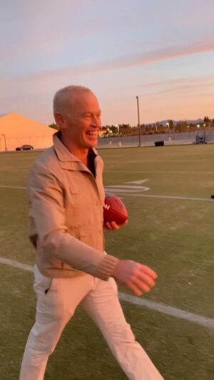 Neal McDonough Instagram - Nothing like a little me time Hahahahaha… #football #nealmcdonough #bandofbrothers #yellowstone #funnyvideo #familythings #familyfitness