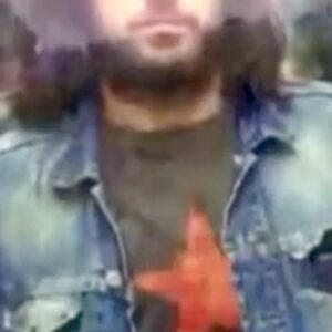 Nebil Özgentürk Instagram - Kazım KOYUNCU'yu da haziran ayında kaybettik..

Yüreğini, sesini ve vicdanını çok sevmiştik.. Sonsuz oldu gencecik yaşta, 2005'te, 25 Haziran'da... 
Haziran'da.. 

Ne zormuş.. 

Özlüyoruz kardeşimizi.. 

(Belgeselimizden..)