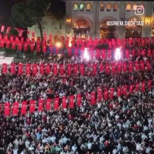 Nebil Özgentürk Instagram - Sahne senin TÜRKİYE.. Çeyrek final coşkusu... 

Öylesine, öylesine morale ihtiyacımız vardı ki..

Sevgiler size "BİZİM ÇOCUKLAR" harika çocuklar.. 

Finale doğru iyi yolculuklar.. 

Video; @sinem.dedetas ekibinden