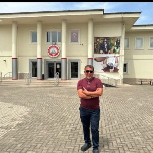Nebil Özgentürk Instagram - Aşık MAHZUNİ türküleri... Sözler.. MUHABBET.. Belgesel.  BURSA'da, erenler ruhuyla muhteşem saatler.... Orkestra şefi Can Coşkun'un notalar arasındaki büyük sihri.  @alevikulturdernekleribursa yönetici ve üyelerinin yüksek gönüllü dostlukları..