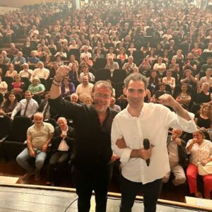 Nebil Özgentürk Instagram - Aşık MAHZUNİ türküleri... Sözler.. MUHABBET.. Belgesel.  BURSA'da, erenler ruhuyla muhteşem saatler.... Orkestra şefi Can Coşkun'un notalar arasındaki büyük sihri.  @alevikulturdernekleribursa yönetici ve üyelerinin yüksek gönüllü dostlukları..