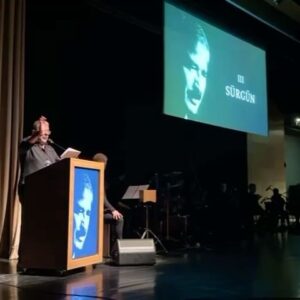 Nebil Özgentürk Instagram - Aşık MAHZUNİ türküleri... Sözler.. MUHABBET.. Belgesel.  BURSA'da, erenler ruhuyla muhteşem saatler.... Orkestra şefi Can Coşkun'un notalar arasındaki büyük sihri.  @alevikulturdernekleribursa yönetici ve üyelerinin yüksek gönüllü dostlukları..