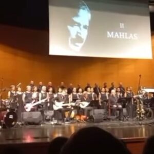 Nebil Özgentürk Instagram - Aşık MAHZUNİ türküleri... Sözler.. MUHABBET.. Belgesel.  BURSA'da, erenler ruhuyla muhteşem saatler.... Orkestra şefi Can Coşkun'un notalar arasındaki büyük sihri.  @alevikulturdernekleribursa yönetici ve üyelerinin yüksek gönüllü dostlukları..