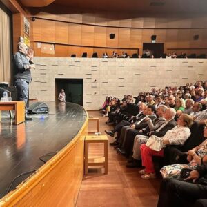 Nebil Özgentürk Instagram - Aşık MAHZUNİ türküleri... Sözler.. MUHABBET.. Belgesel.  BURSA'da, erenler ruhuyla muhteşem saatler.... Orkestra şefi Can Coşkun'un notalar arasındaki büyük sihri.  @alevikulturdernekleribursa yönetici ve üyelerinin yüksek gönüllü dostlukları..