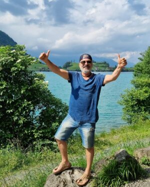 Necmi Yapıcı Instagram - Sevgili dostum güzel insan Gültekin Kiltan @boafilm sayesinde görmediğimiz yerleri görüyoruz ve bunu bir youtube programı olarak çekiyoruz 🙏😘💜 #grimselblick #switzerland @nihandurukan  @gulegulegultekinle Çok yakında youtube da 😎