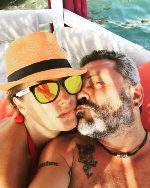 Necmi Yapıcı Instagram - Evliliğimizin 6. Yılı bitti Nihom 🧿❤️🔥🎂♾ İyi ki o gün kulise gelmişsin ve ben sana o bakışı iyi ki atmışım @nihandurukan 😃😉 Nice senelerimiz olsun Aşkla sağlıkla🙏❤️ Seni çok seviyorummmm